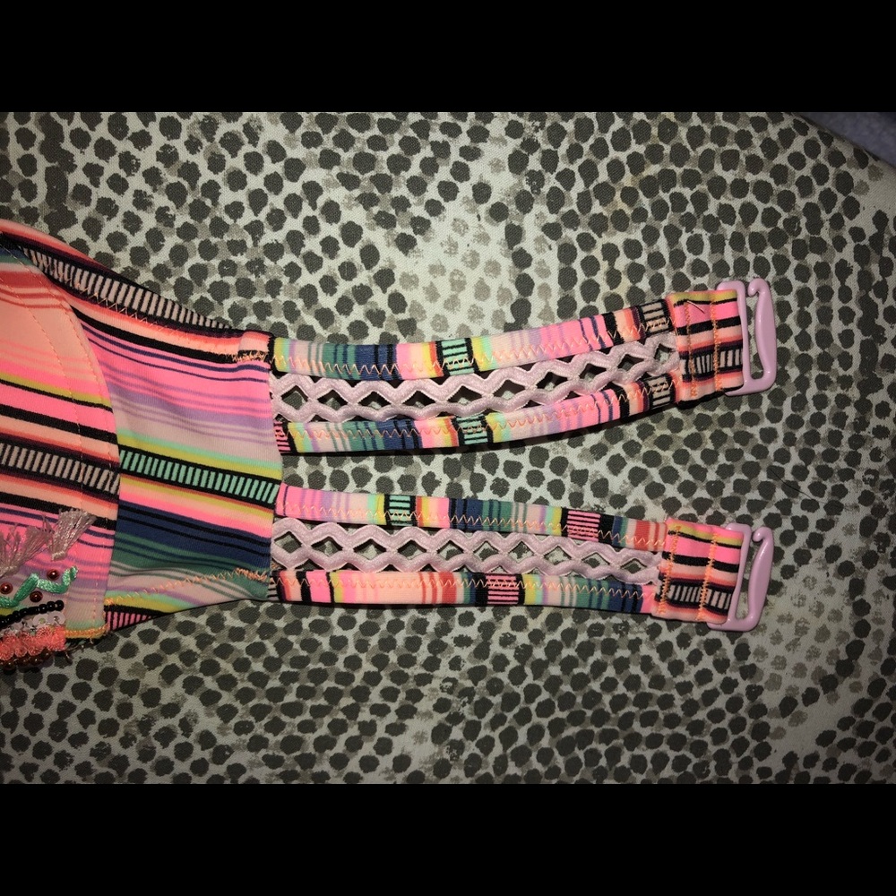 Bathing suit - Picture 3 of 6
